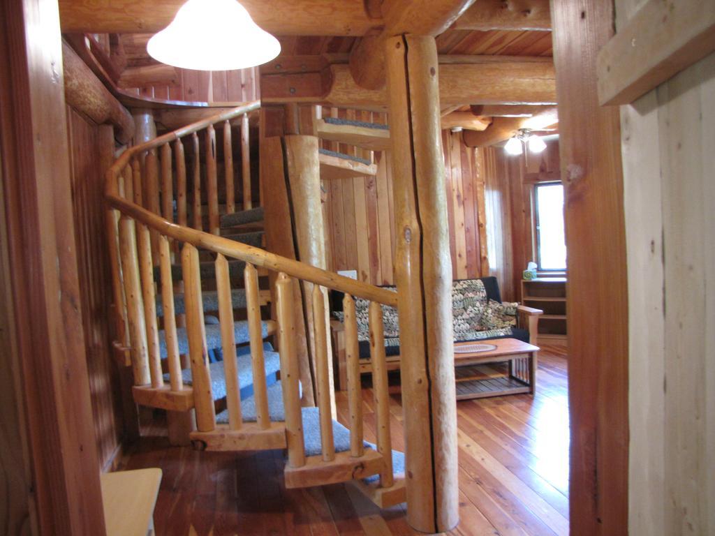 Hitching Post Resort Kelowna Exterior foto